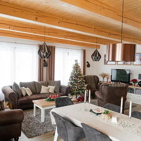 Laura בית נופש *